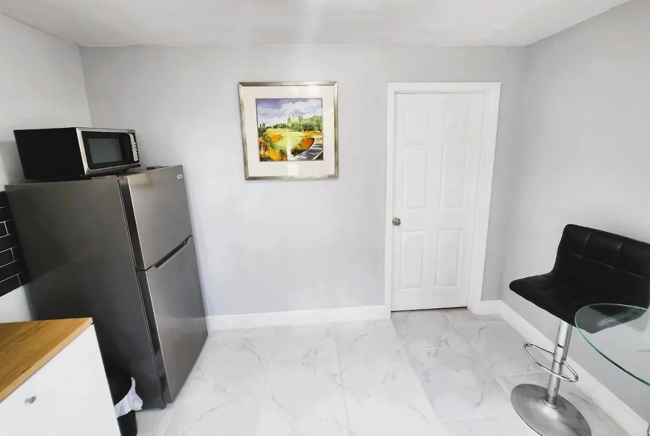 Cozy Cottage Tampa Apartment